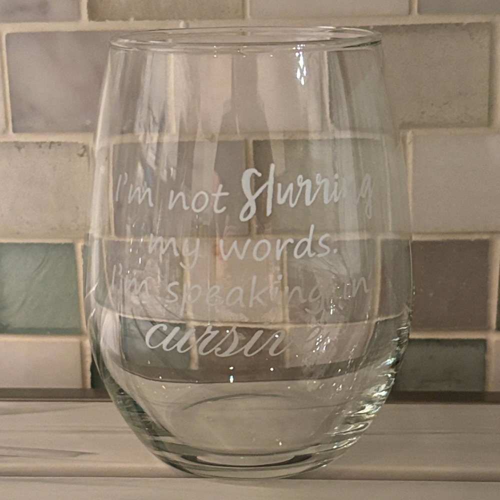 Wine Glass that says “I’m not slurring my words. I’m talking in cursive” NWT